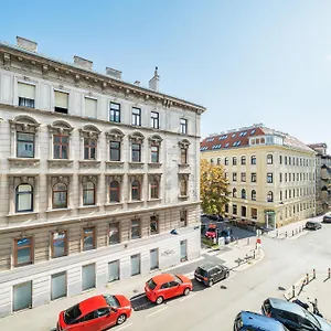 zeus-design-apartments-schnbrunn.vienna-besthotels.com/